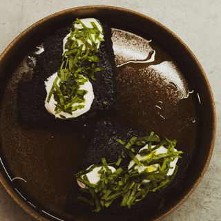 Угорський дерун з томленим м'ясом та шпинатом