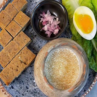 Щучий кав"яр з тостами та м"яким яйцем