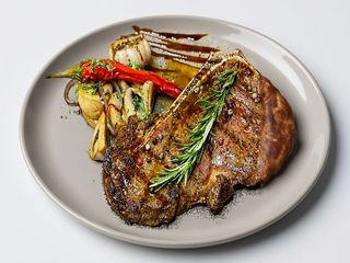 Стейк Нью-Йорк з грибами 