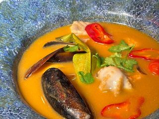 Том Ям з морепродуктами