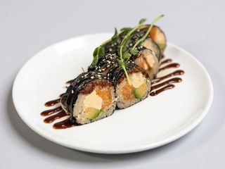 Футомакі з лососем