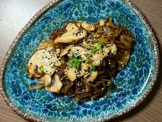 Гречана локшина з грибами