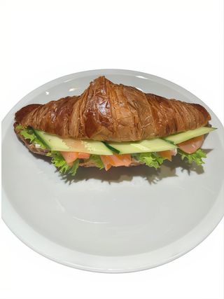 Круасан з лососем