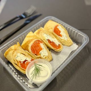 Млинці з лососем та крем сиром  (250г)