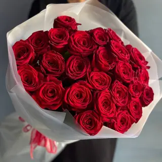25 червоних троянд