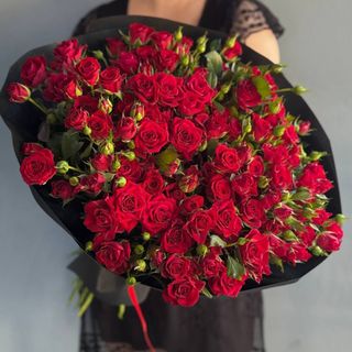 Букет з червоної троянди спрей L