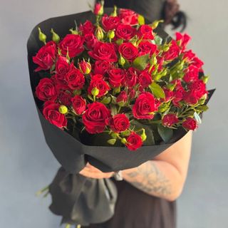 Букет з червоної троянди спрей S