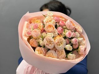 Букет троянди спрей мікс