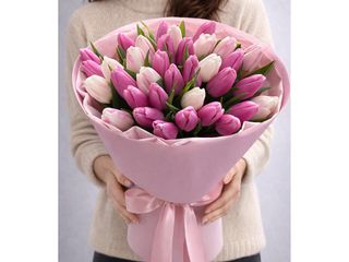 35 тюльпан у рожевому пакуванні