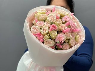 Букет троянди спрей мікс 2