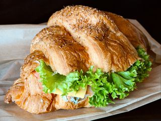 Круасан з куркою