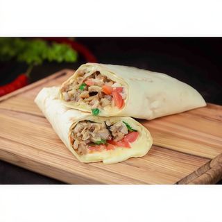 Сулугуні в лаваші з куркою