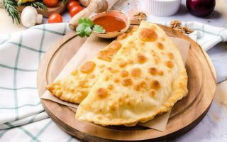 Турецький чебурек з твердим сиром (1шт)