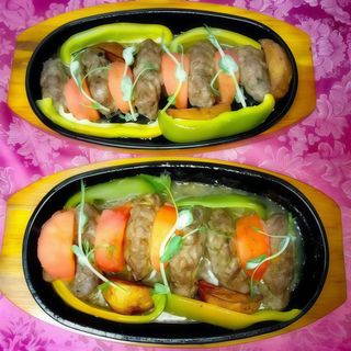 Чумлек з котлетами із телятини під соусом