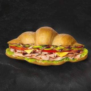 Круасан з індичкою та авокадо (247г)