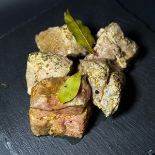 Маринований шашлик зі свинини у винному маринаді (1000г)