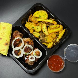 Ланч-бокс зі свининою (400г)