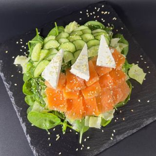 Салат з лососем та фетою
