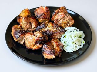 Шашлик зі свинини у винному маринаді (200г)