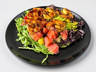 Салат з креветкою та авокадо