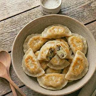 Пісні вареники з картоплею та грибами