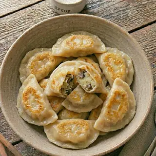 Вареники з картоплею та грибами