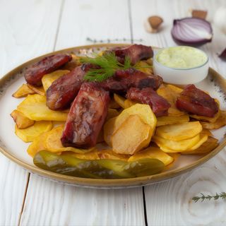 Пательня з копченими реберцями