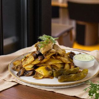 Пательня з курочкою та грибами(550грам)
