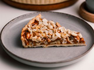 Пиріг з горіхами та згущеним молоком (125g)