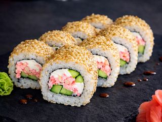 Рол Каліфорнія в кунжуті з крабом (250г)