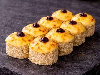 Рол Запечений в кунжуті (285г)