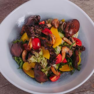 Салат з курячою печінкою (235г)