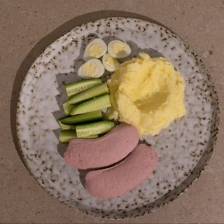 Сарделька з картопляним пюре