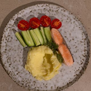 Запечений лосось та картопляне пюре