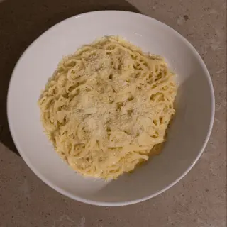 Макарони з пармезаном та вершками