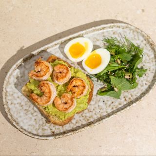 Авокадо тост з тигровими креветками (220г)