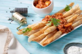 Хрусткі трубочки з м'ясною начинкою (200г)