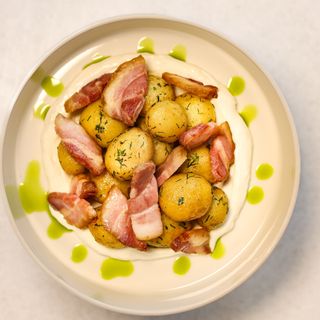 Молода картопля з беконом (350г)