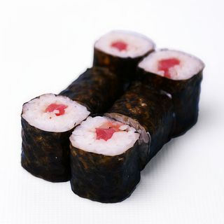 Макі-рол з тунцем (110г)