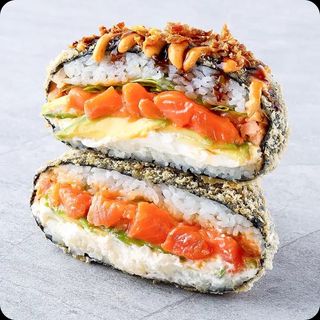 Суші-бургер з лососем кімчі