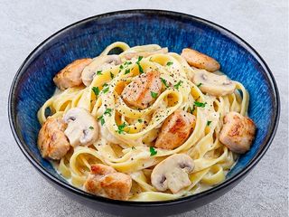 Паста куряча з грибами