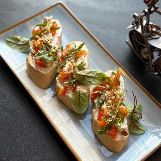 Брускети з запеченим перцем та сиром Дорблю, 185 г