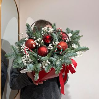 Новорічна композиція в корзинці