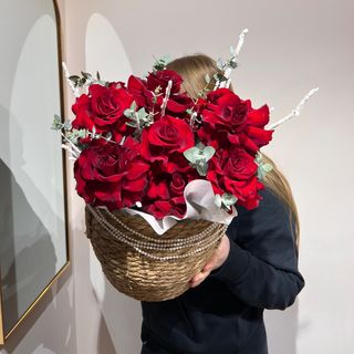 Корзина з французьких троянд