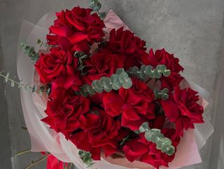 11 французских троянд