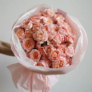 11 гілок кущових троянд 