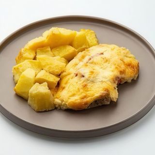 КУРКА З СИРОМ ТА ЗАПЕЧЕНОЮ КАРТОПЛЕЮ