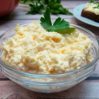 Салат «Білочка» та пʼять чорних хлібчиків