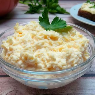 Салат «Білочка» та пʼять чорних хлібчиків