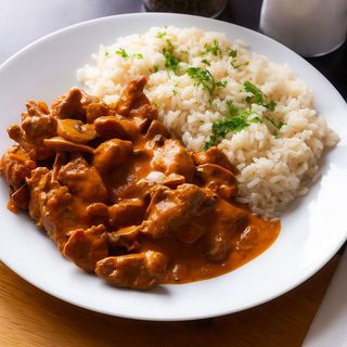 Рис з гуляшем зі свинини